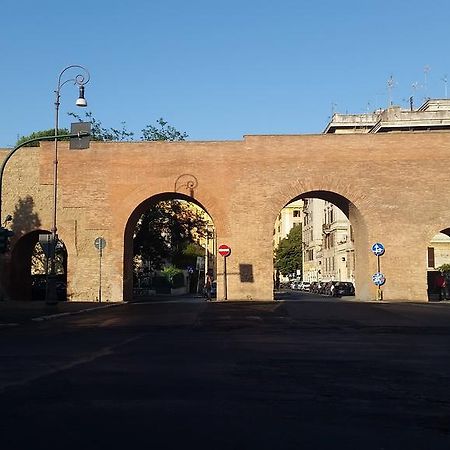 Termini Station Apartment Ai Due Cortili Presso Le Mura Aureliane Rom Exterior foto