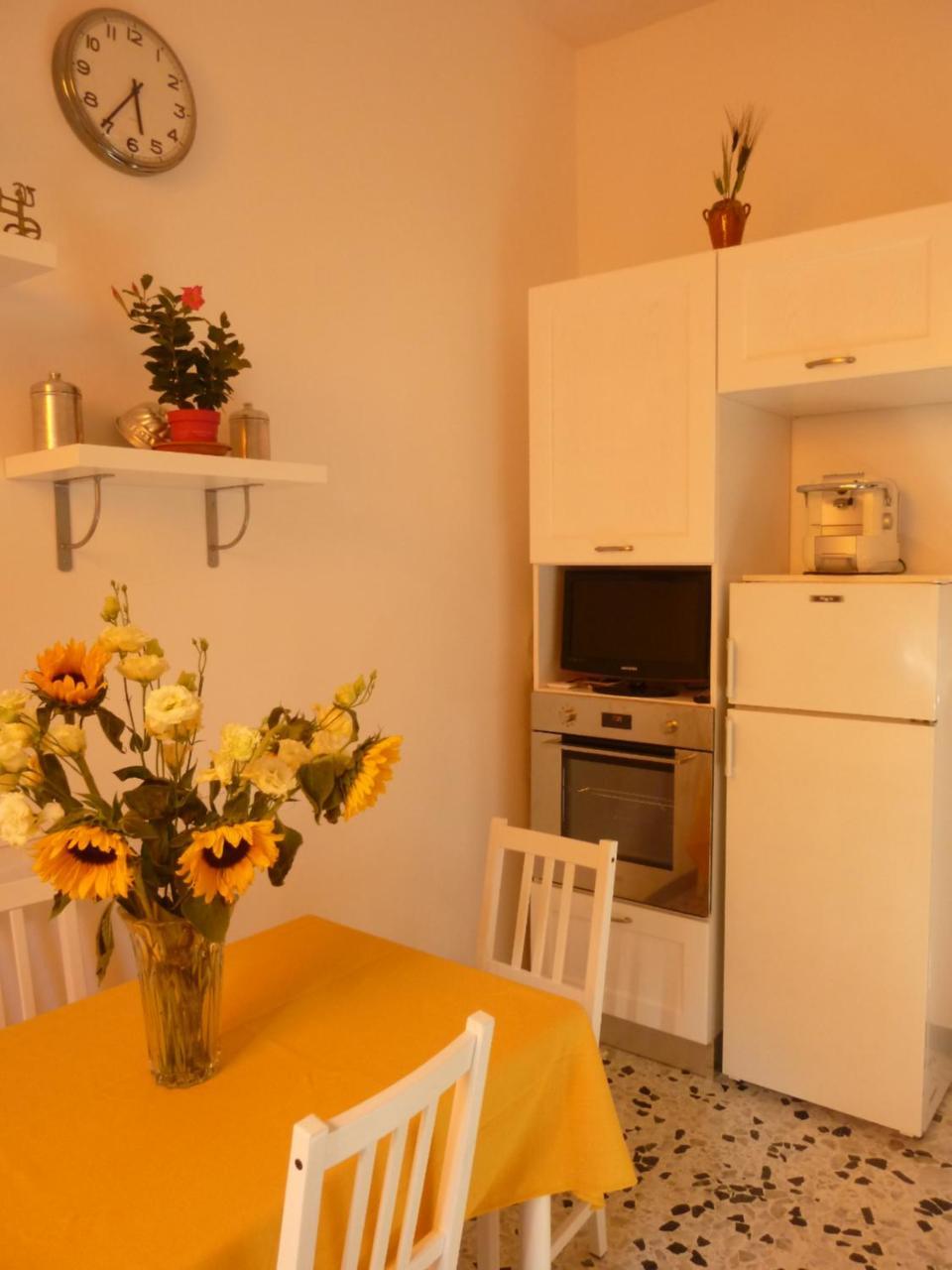 Termini Station Apartment Ai Due Cortili Presso Le Mura Aureliane Rom Exterior foto